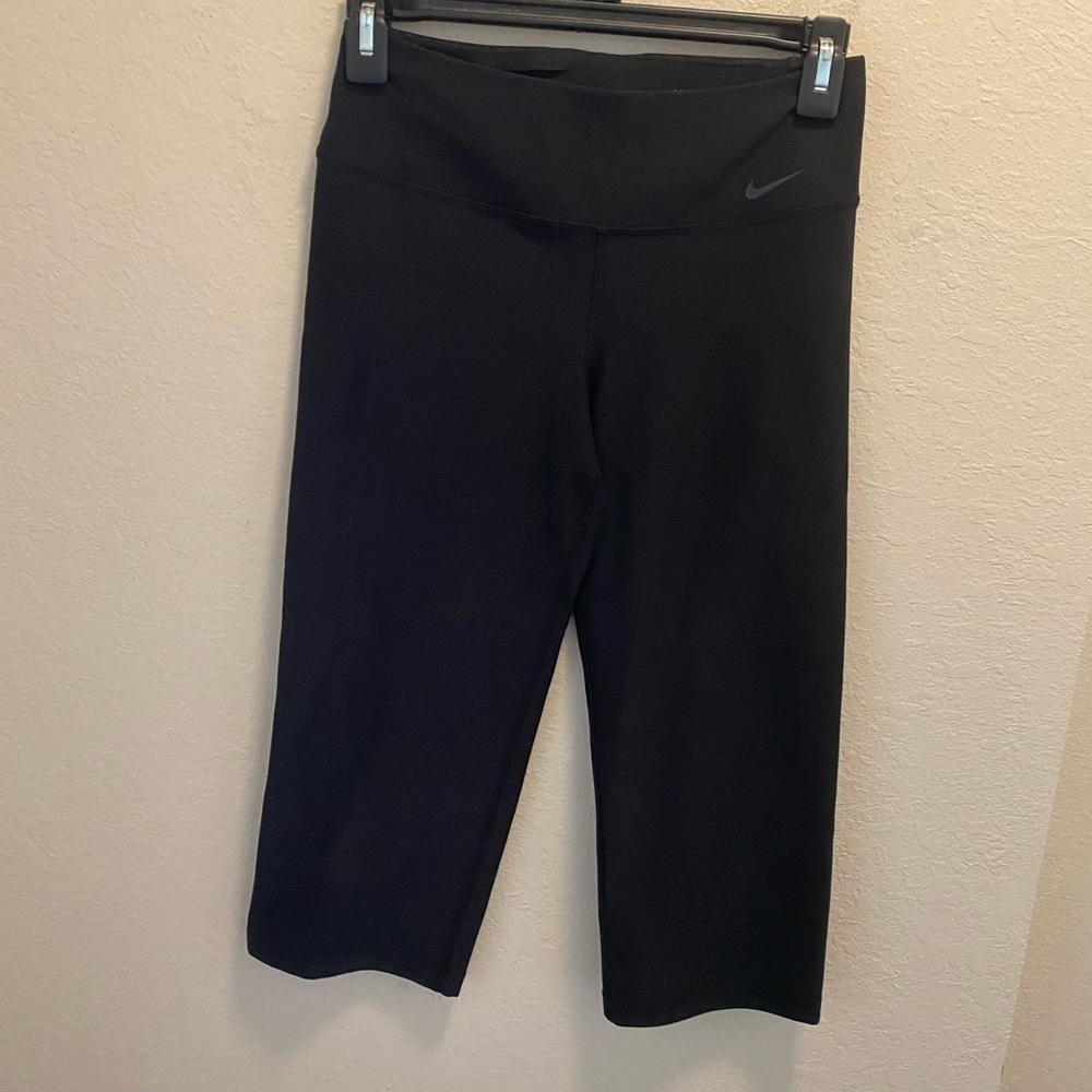 Nike DRI-FIT Black Cropped Leggings Size Small